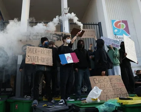 Recently Appointed French Prime Minister Under Mounting Pressure as Nationwide Strikes Paralyze Schools and Transport