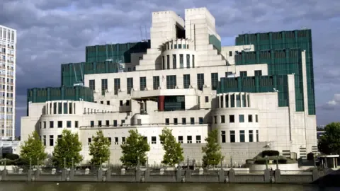 MI6 Launches Deep Web Portal to Lure Spies in the Russian Federation